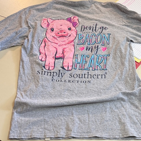 Simply Southern M Gray Tee with Pink Pig Graphic - Picture 5 of 5